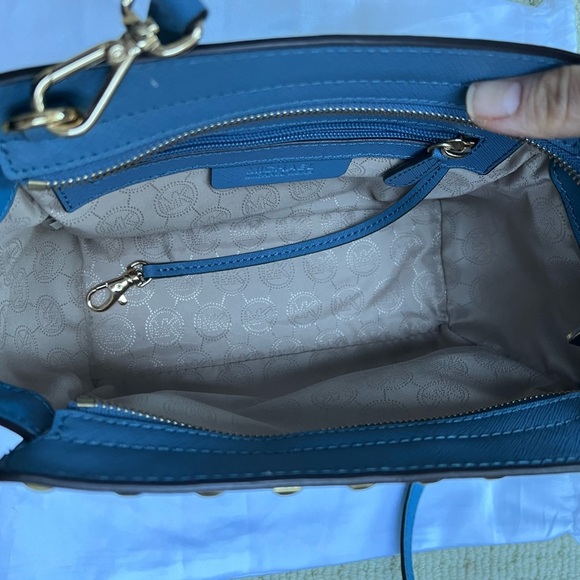 BRAND NEW! MICHAEL KORS Stud Crossbody Bag - Picture 4 of 8